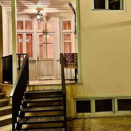 Apartment In Old Тбилиси Экстерьер фото